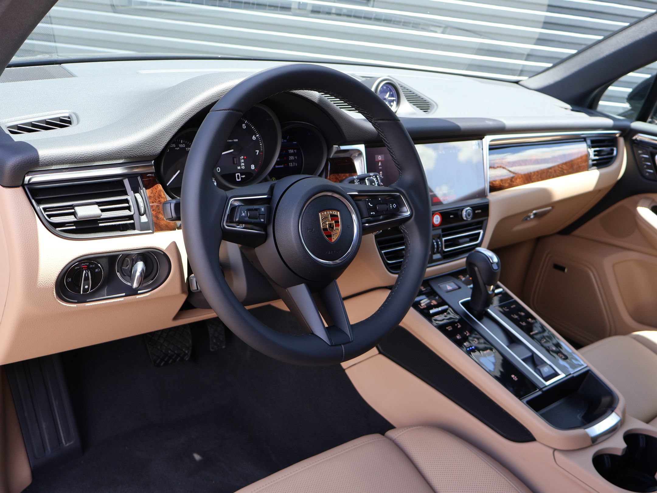 New 2026 Porsche Macan AWD/4WD image 4