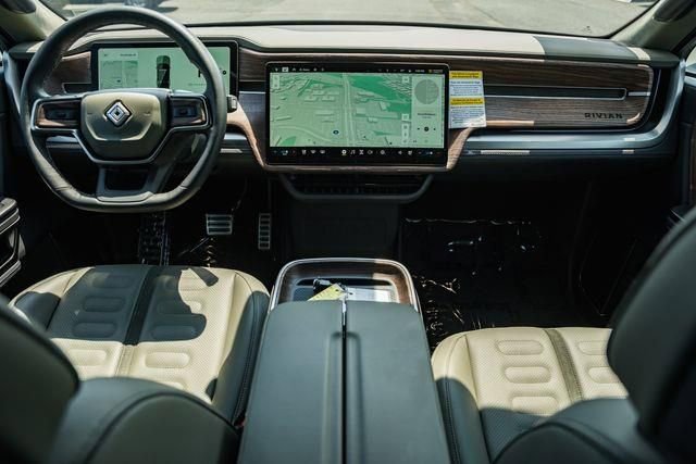 Used 2023 Rivian R1S Launch Edition image 4