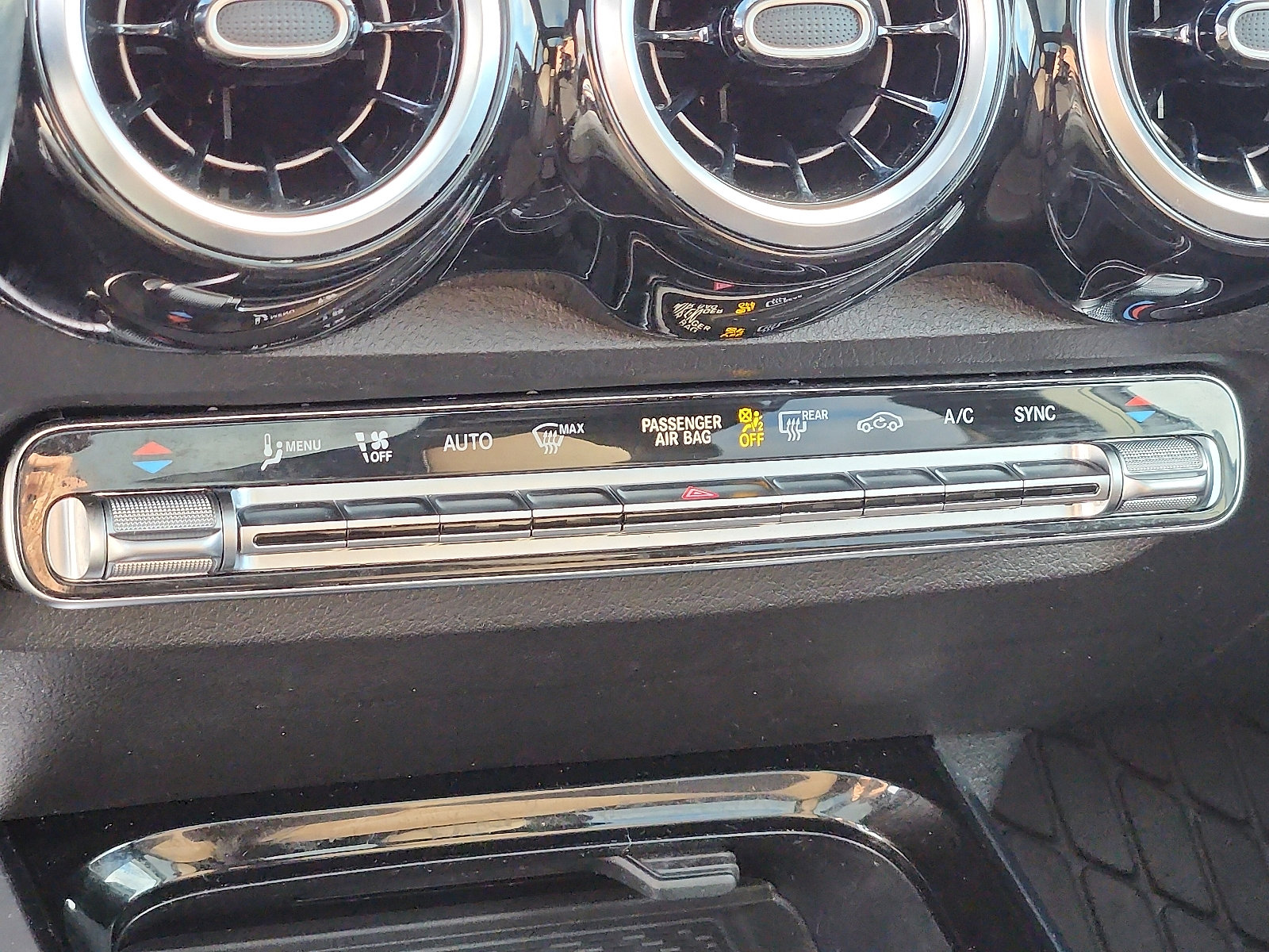 Used 2021 Mercedes-Benz GLB 250 4MATIC image 16