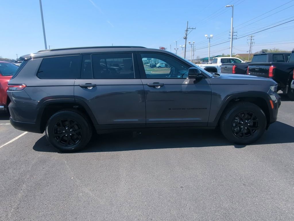 Used 2025 Jeep Grand Cherokee L Laredo AWD/4WD image 9