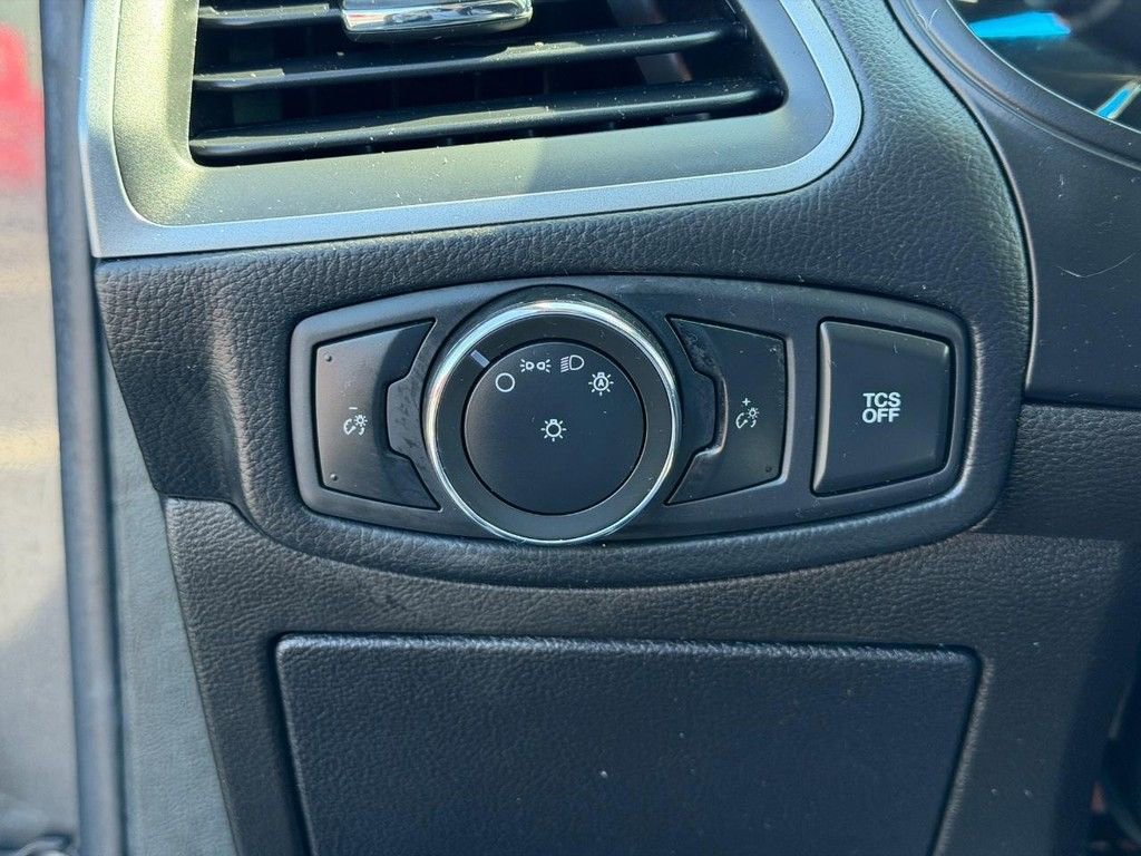 Used 2020 Ford Edge SE FWD image 15
