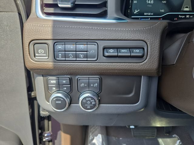 Used 2022 GMC Yukon Denali AWD/4WD image 17