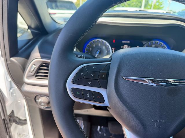 Used 2025 Chrysler Pacifica Select FWD image 18