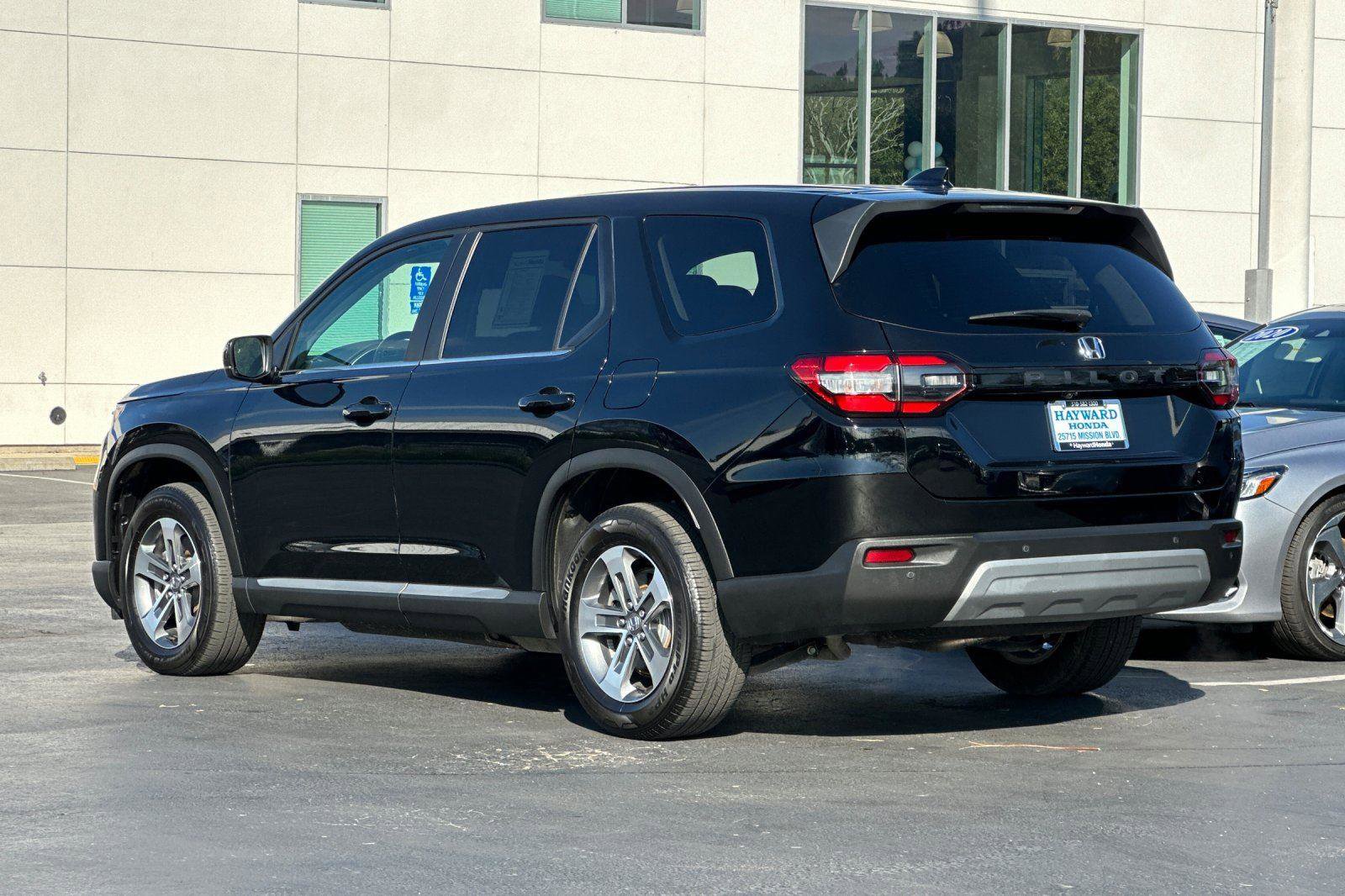 Certified 2025 Honda Pilot EX-L image 5