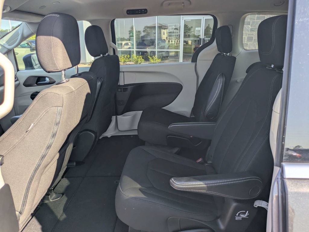 Used 2023 Chrysler Voyager LX FWD image 16