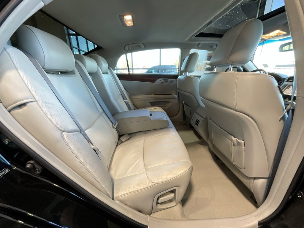 Used 2012 Toyota Avalon Limited image 20