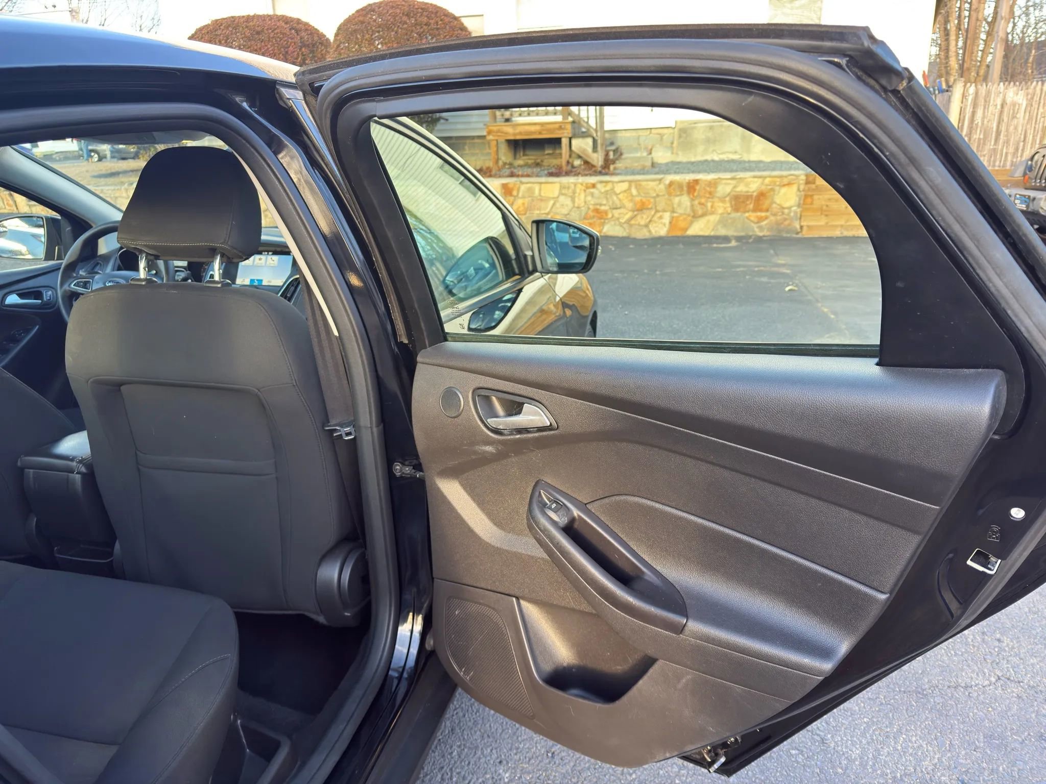 Used 2017 Ford Focus SEL image 17