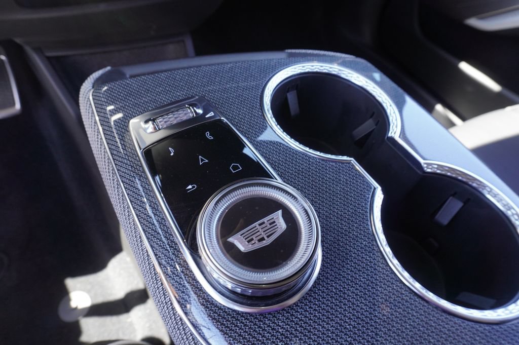 Certified 2025 Cadillac Optiq Luxury 2 AWD/4WD image 19