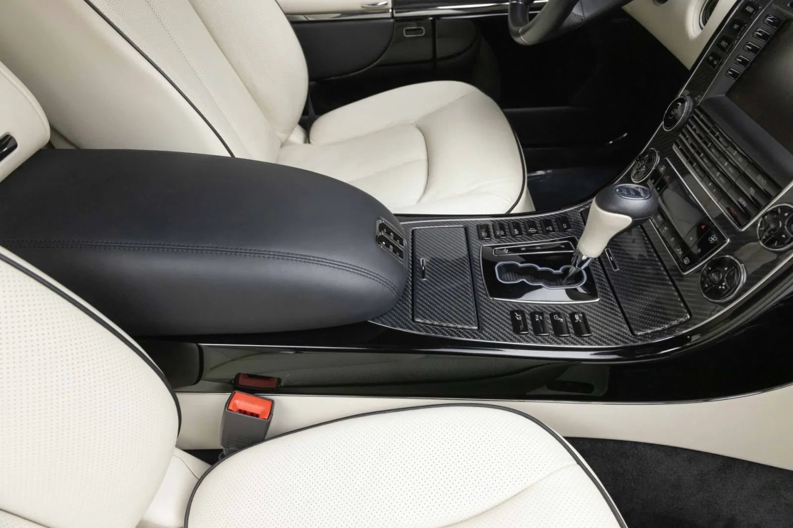 Used 2009 Maybach 62 S RWD image 20