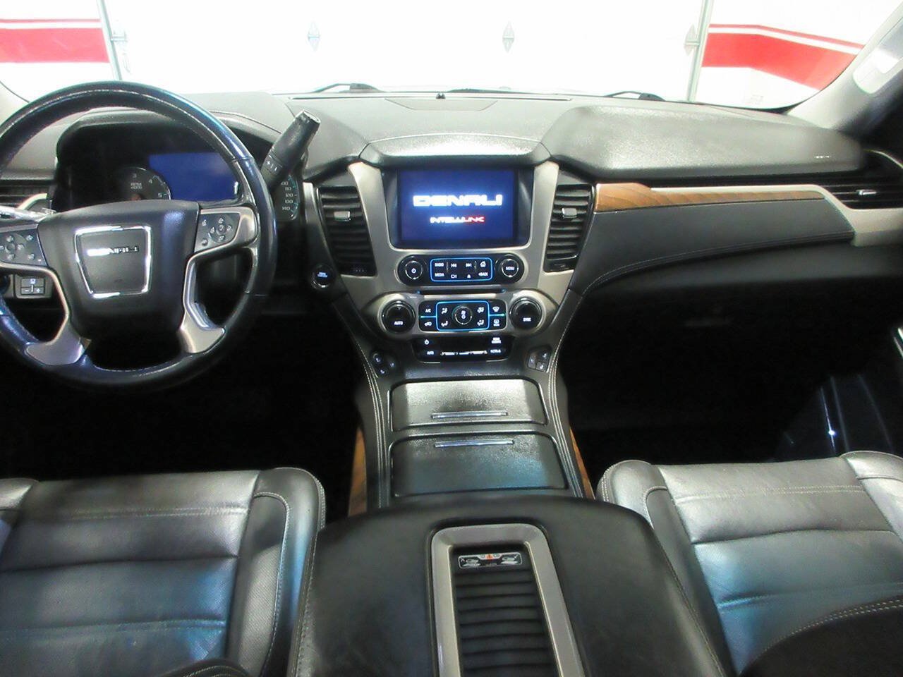 Used 2020 GMC Yukon XL Denali w/ Denali Premium Package AWD/4WD image 23