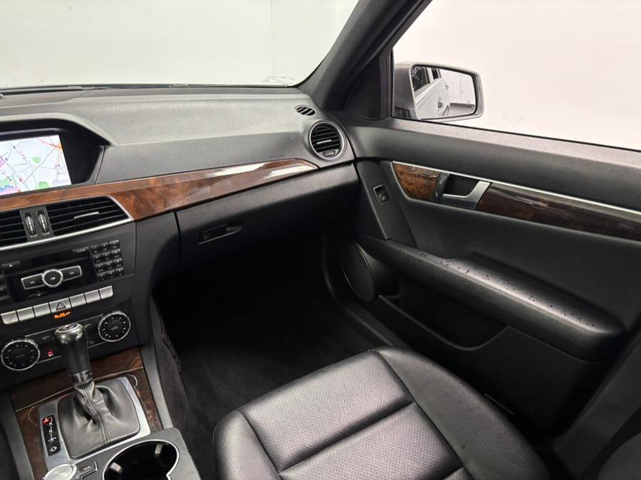 Used 2013 Mercedes-Benz C 300 Sport image 40