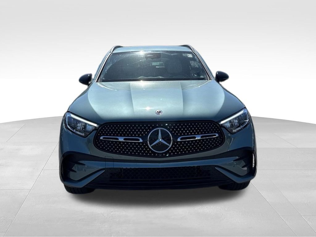 Used 2025 Mercedes-Benz GLC 300 4MATIC w/ AMG Line image 2