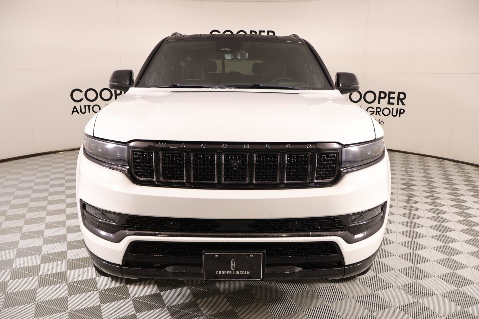 Used 2024 Jeep Grand Wagoneer L Series III w/ Rear Seat Video Group 1 AWD/4WD image 11