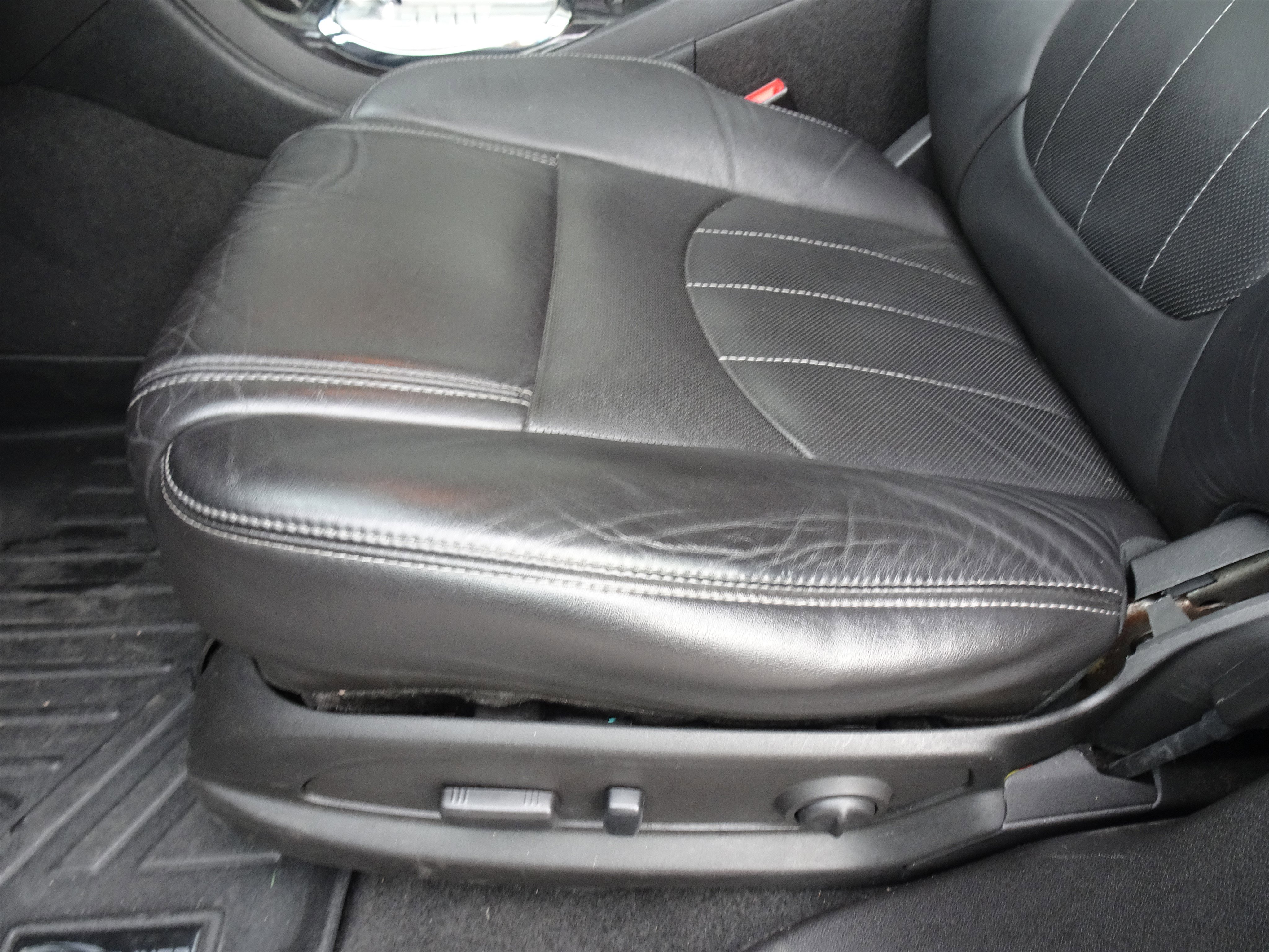 Used 2017 Buick Enclave Leather AWD/4WD image 9
