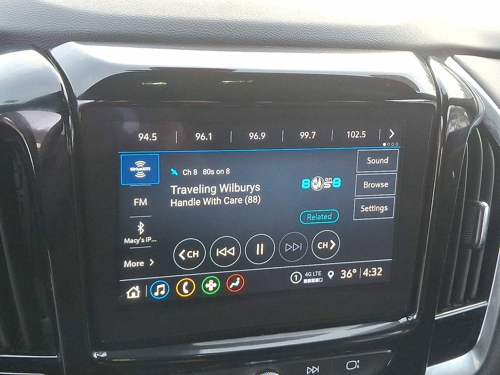 Used 2023 Chevrolet Traverse LT image 17