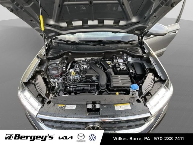 Used 2024 Volkswagen Taos SE w/ Black Wheel Plus Package AWD/4WD image 17