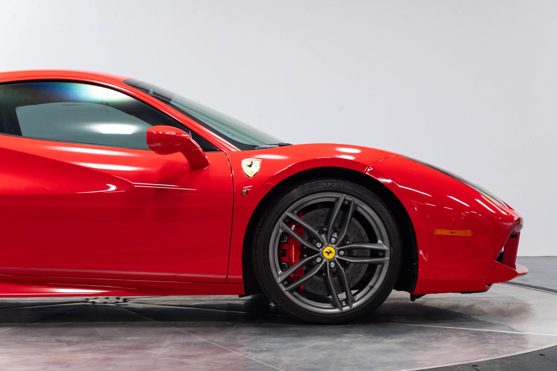 Used 2018 Ferrari 488 GTB RWD image 28