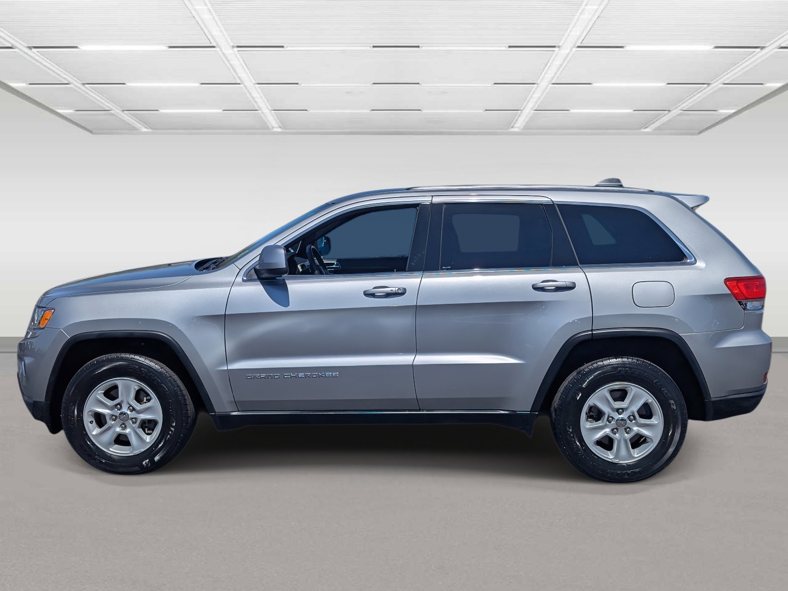 Used 2015 Jeep Grand Cherokee Laredo image 2