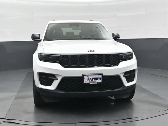 Used 2025 Jeep Grand Cherokee Altitude image 10