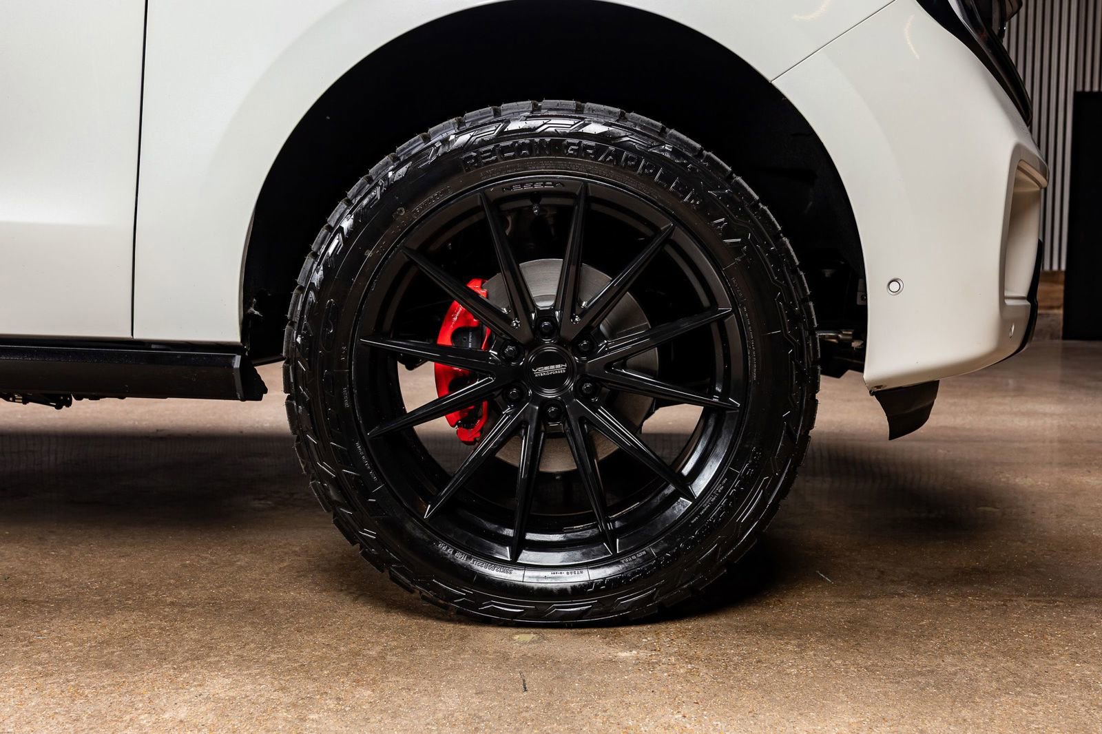 Used 2025 Ford Expedition Platinum w/ Stealth Performance Package image 12