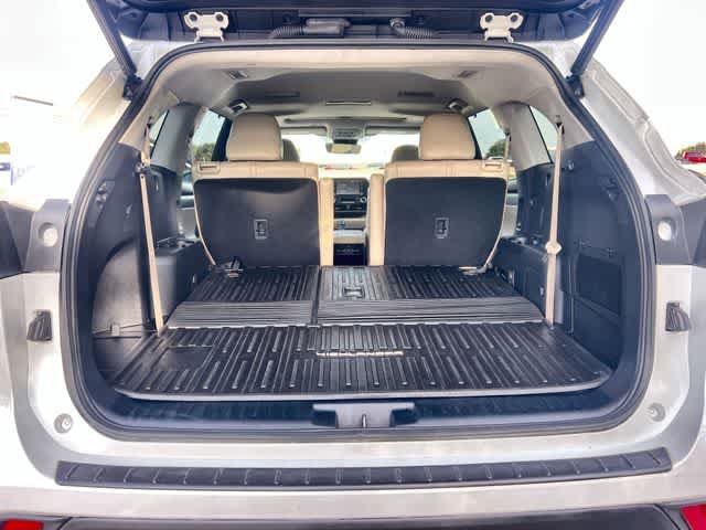 Used 2022 Toyota Highlander XLE AWD/4WD image 20