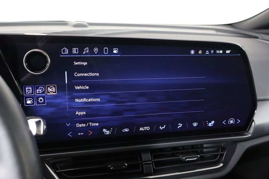 Used 2024 Chevrolet Equinox EV RS image 32