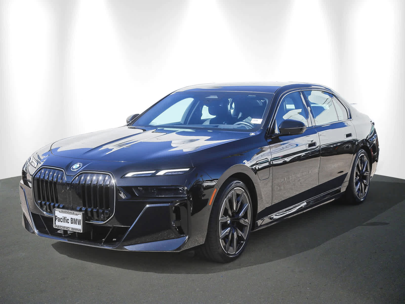 Used 2026 BMW 750e xDrive 750e xDrive w/ Premium Package image 3