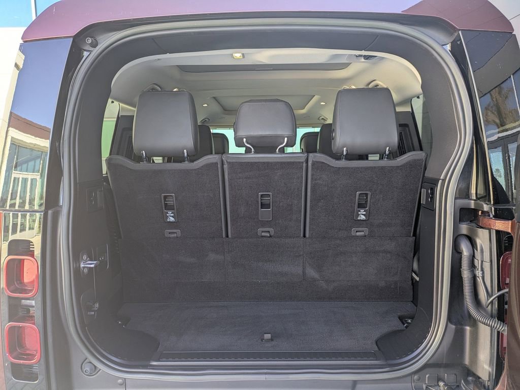 Used 2023 Land Rover Defender 130 First Edition image 13