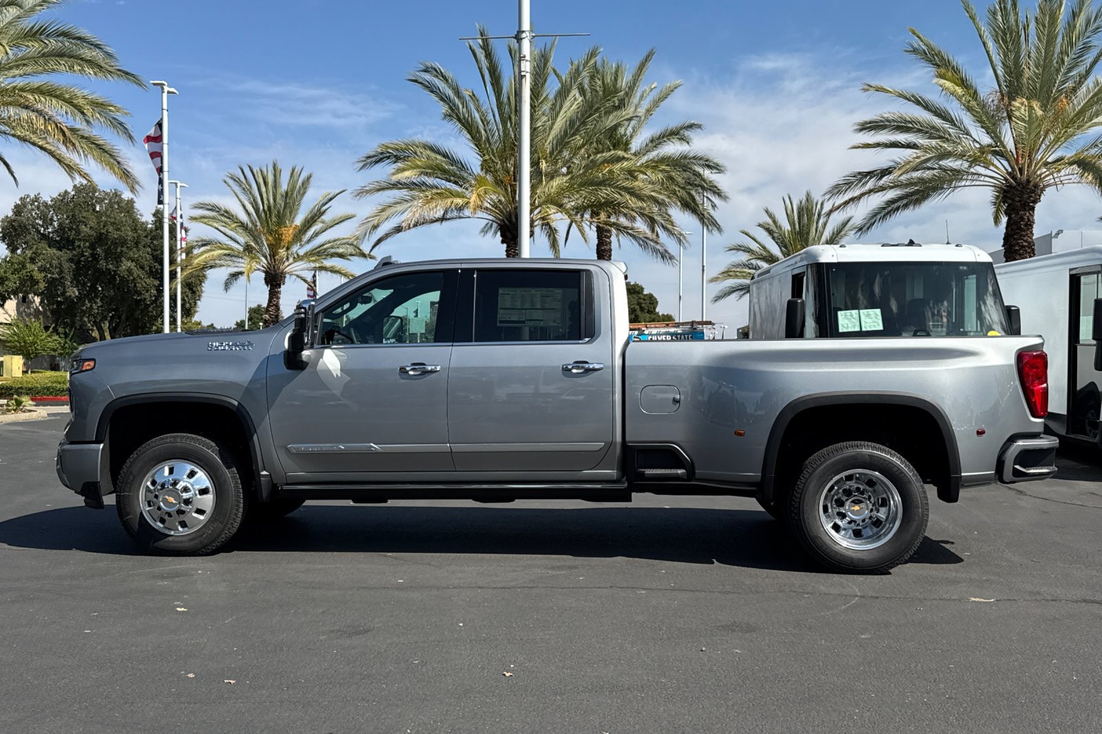 New 2026 Chevrolet Silverado 3500 High Country w/ Technology Package AWD/4WD image 6