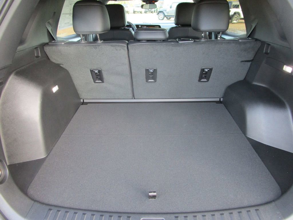 New 2026 Chevrolet Equinox LT w/ Convenience Package II FWD image 12
