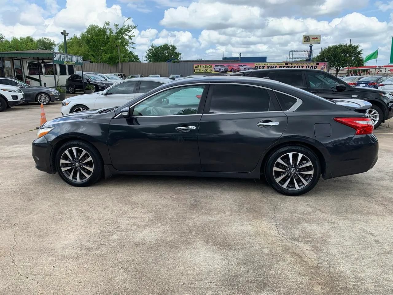 Used 2016 Nissan Altima 2.5 SL w/ 2.5 Technology Package FWD image 9