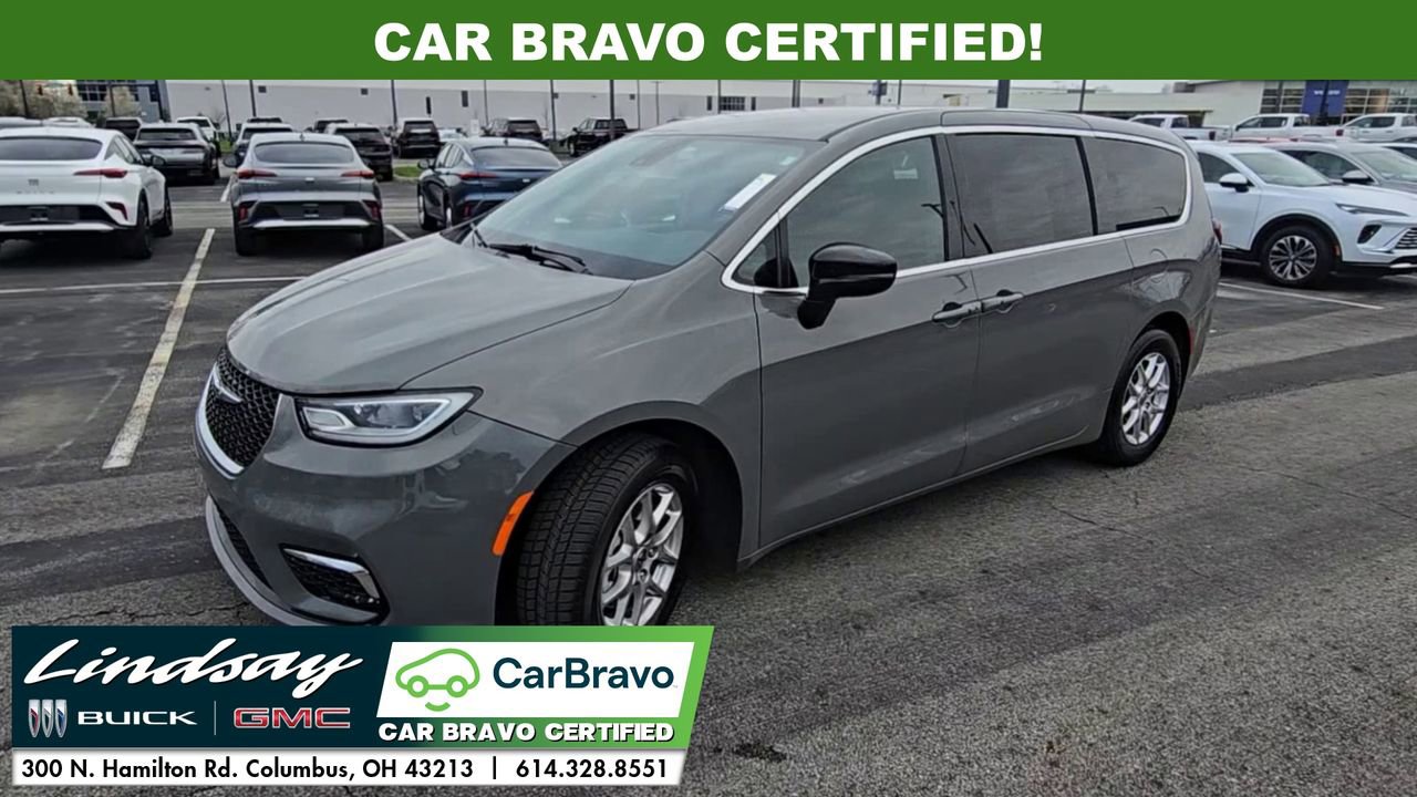 Used 2025 Chrysler Pacifica Select FWD image 4