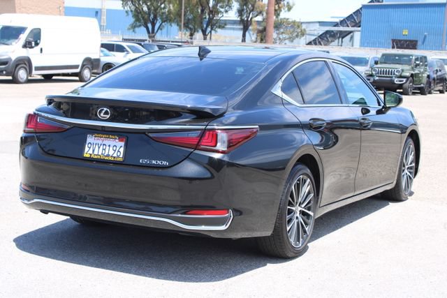 Used 2025 Lexus ES 300h w/ Premium Package FWD image 5