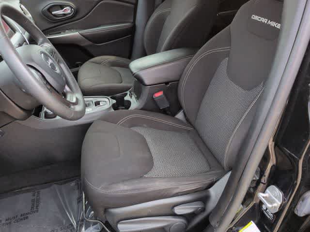 Used 2021 Jeep Cherokee Latitude AWD/4WD image 16