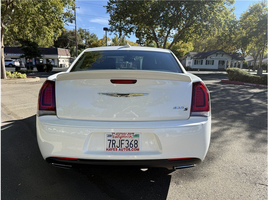 Used 2016 Chrysler 300 S RWD image 4