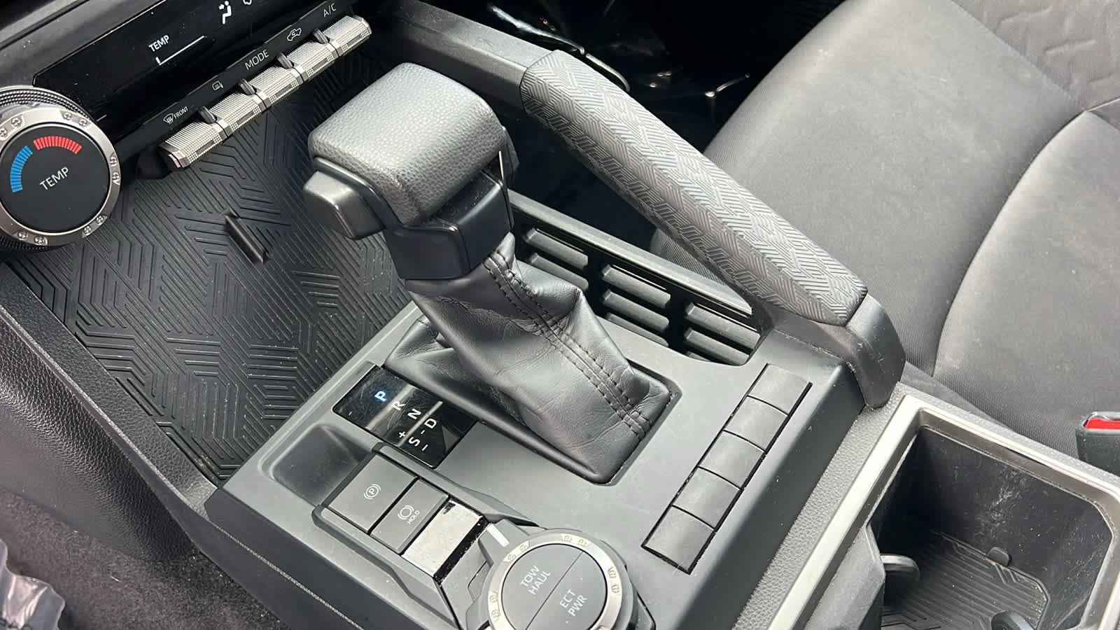 Used 2024 Toyota Tacoma SR5 AWD/4WD image 13