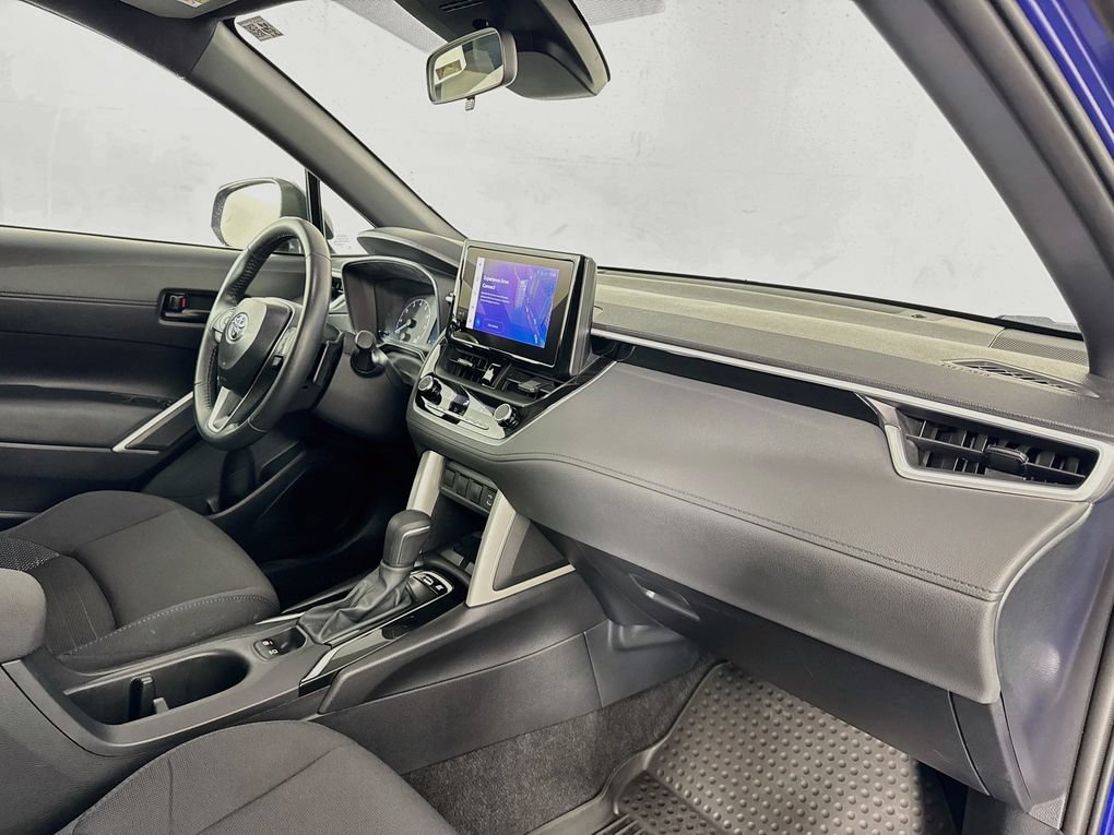 Used 2025 Toyota Corolla Cross AWD Hybrid w/ Moonroof Package image 31