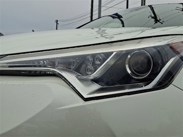 Used 2018 Toyota C-HR XLE image 9