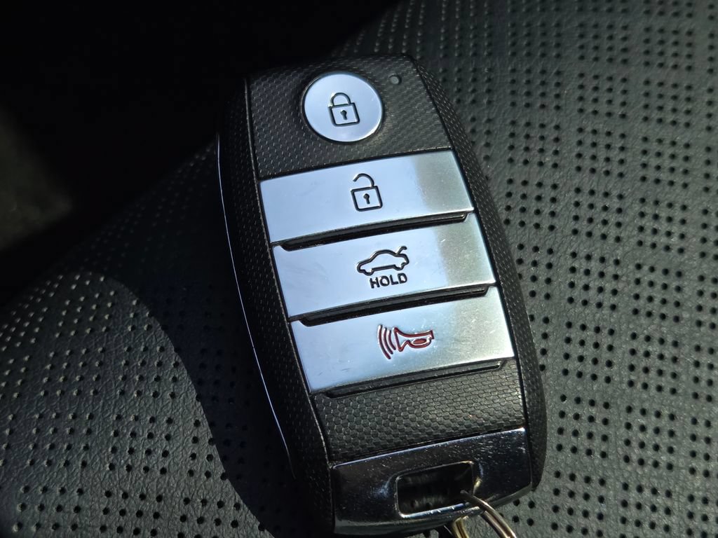 Used 2020 Kia Optima SE FWD image 36