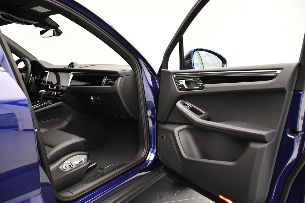 Certified 2025 Porsche Macan image 47