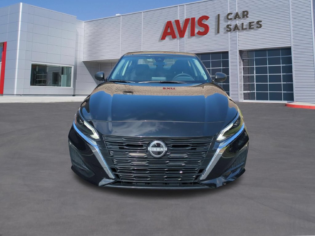 Used 2025 Nissan Altima 2.5 SV FWD image 2