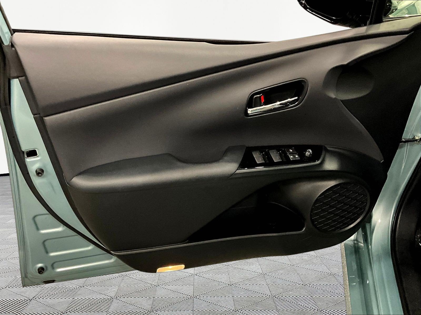 Used 2019 Toyota Prius XLE FWD image 20