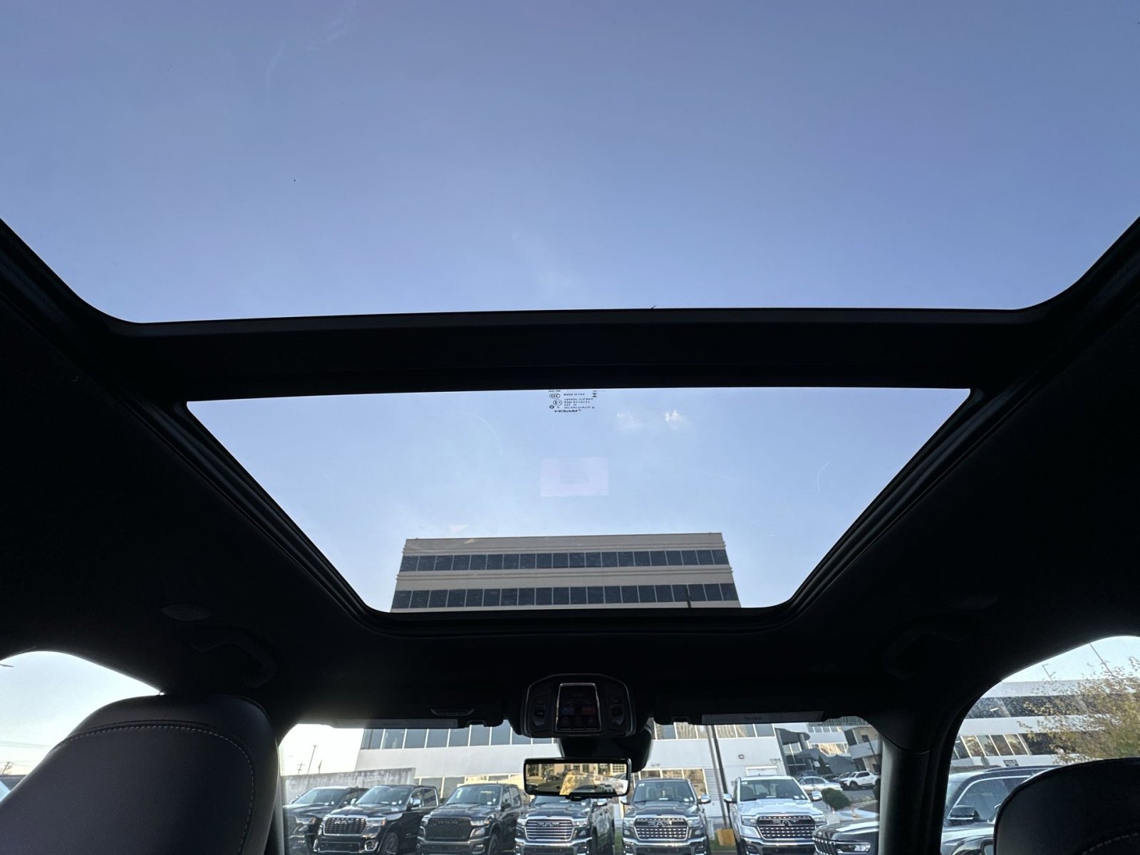 New 2025 Jeep Grand Cherokee Limited w/ Luxury Tech Group II image 24