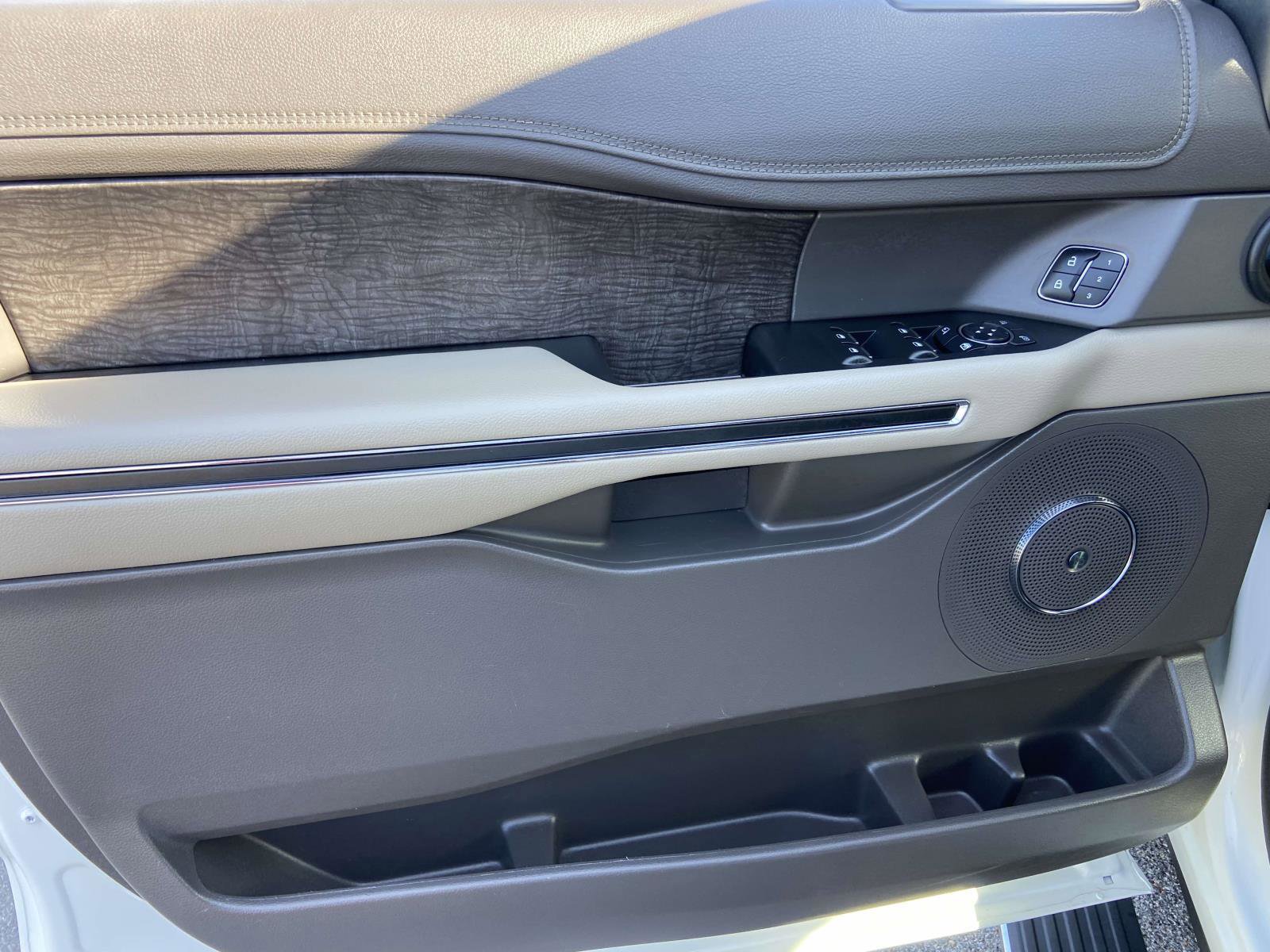 Used 2021 Ford Expedition Limited w/ Cargo Package image 7