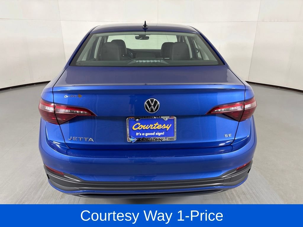 Used 2024 Volkswagen Jetta SE FWD image 9