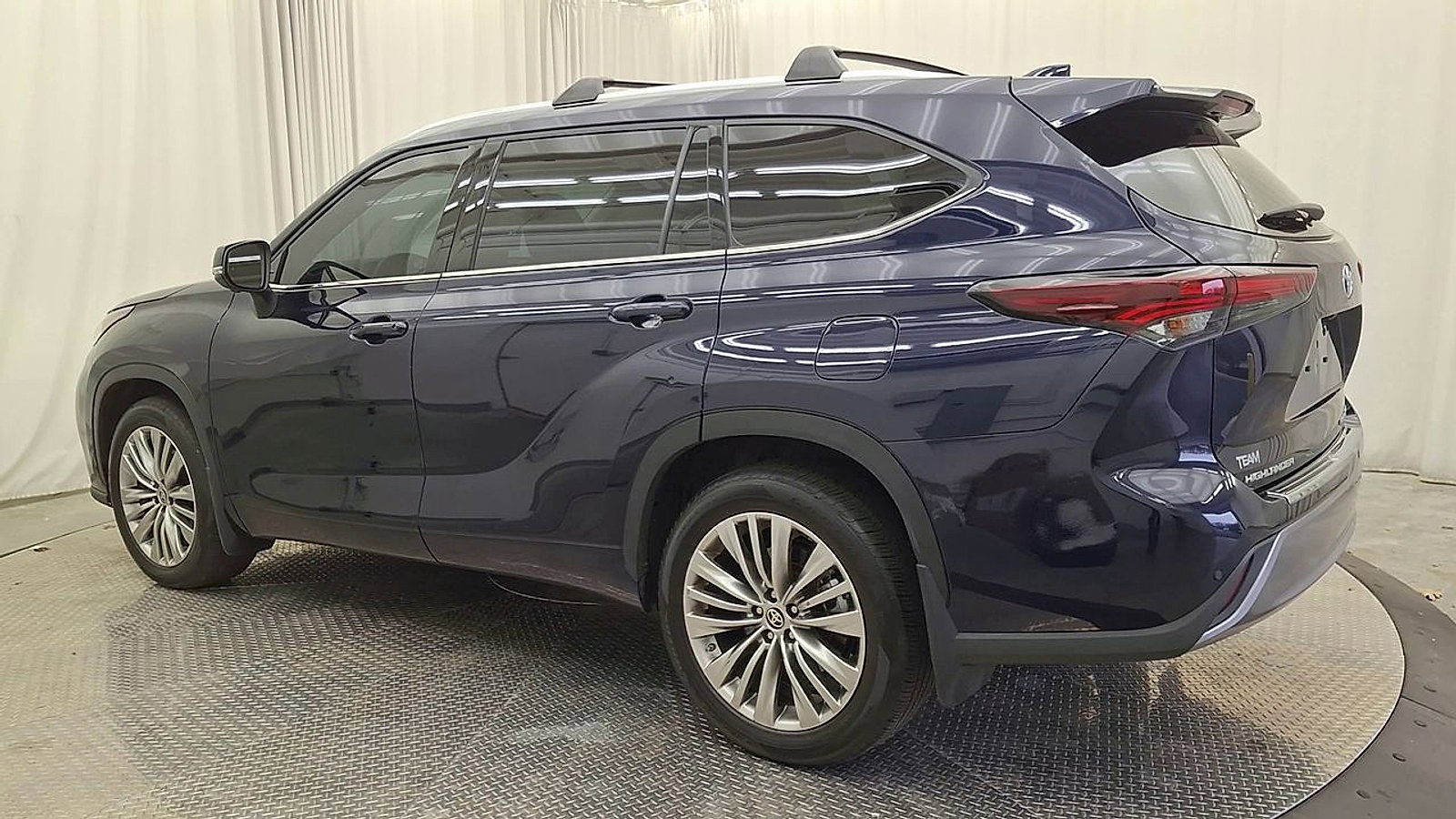 Used 2024 Toyota Highlander Platinum image 9