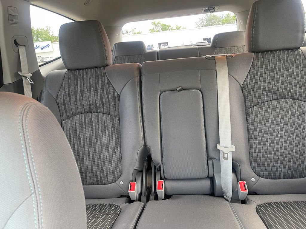 Used 2017 Chevrolet Traverse LS FWD image 12