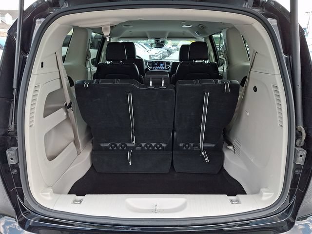 Used 2024 Chrysler Pacifica Touring-L FWD image 38