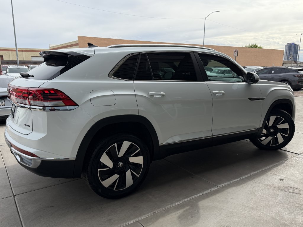 Used 2024 Volkswagen Atlas Cross Sport SEL AWD/4WD image 4