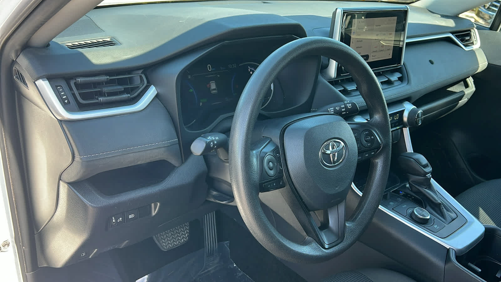 Used 2024 Toyota RAV4 LE AWD/4WD image 10